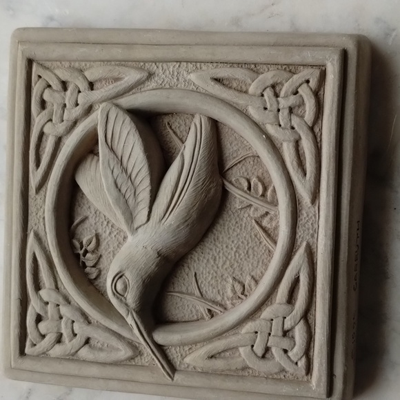 #14 VINTAGE Copyright 1995 CARRUTH Hummingbird & Celtic Knot 3D Cast Stone - Picture 1 of 4